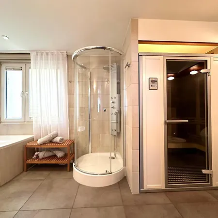 Laciarska ~ 200m Main Square ~ Self Check-in 20h *